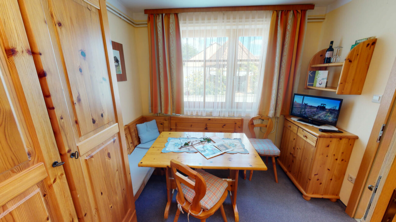 Weingut-Zimmervermietung-Kahrer-08232022_163105